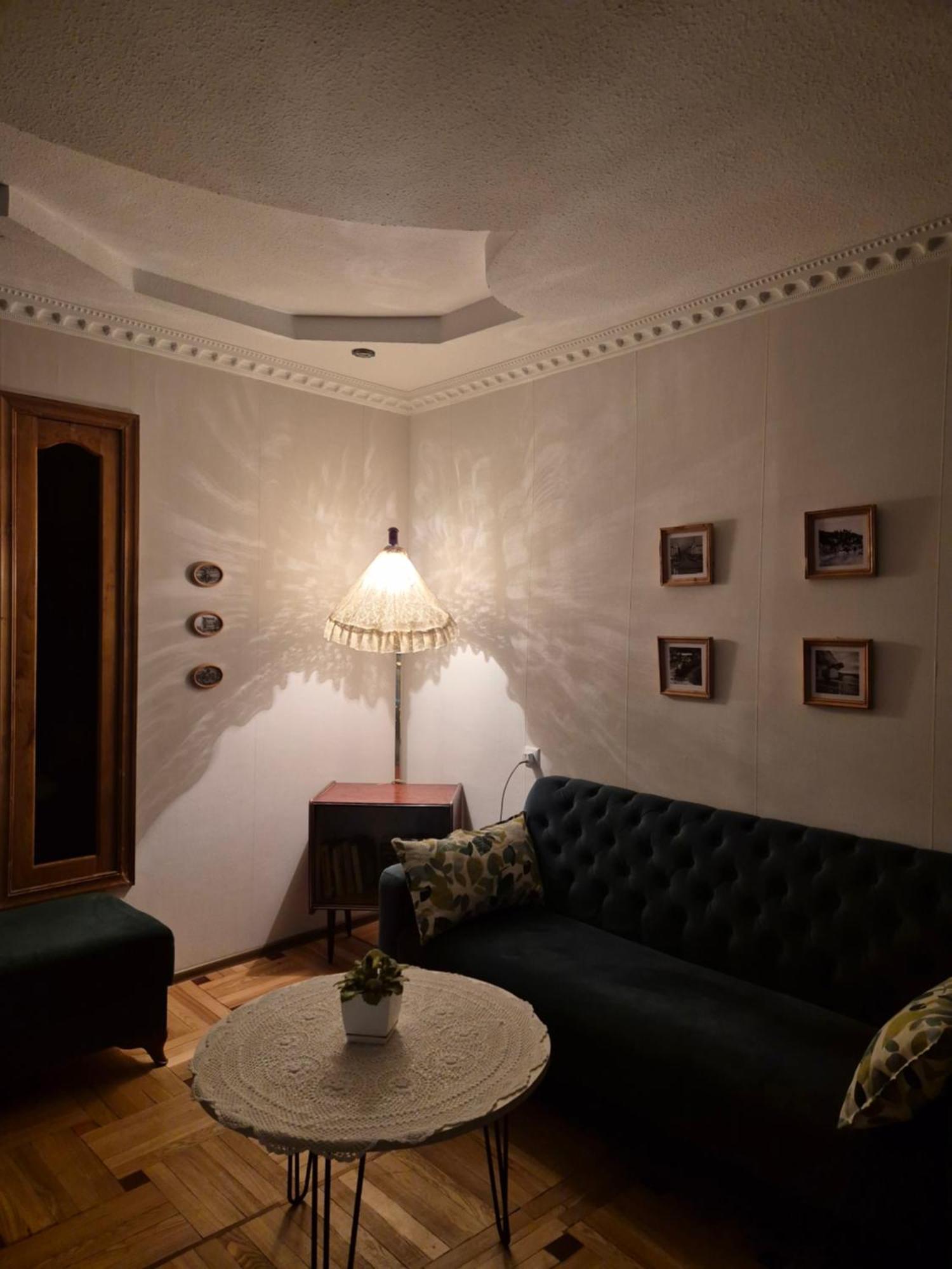 Daire Jacquard In The Centre Of
